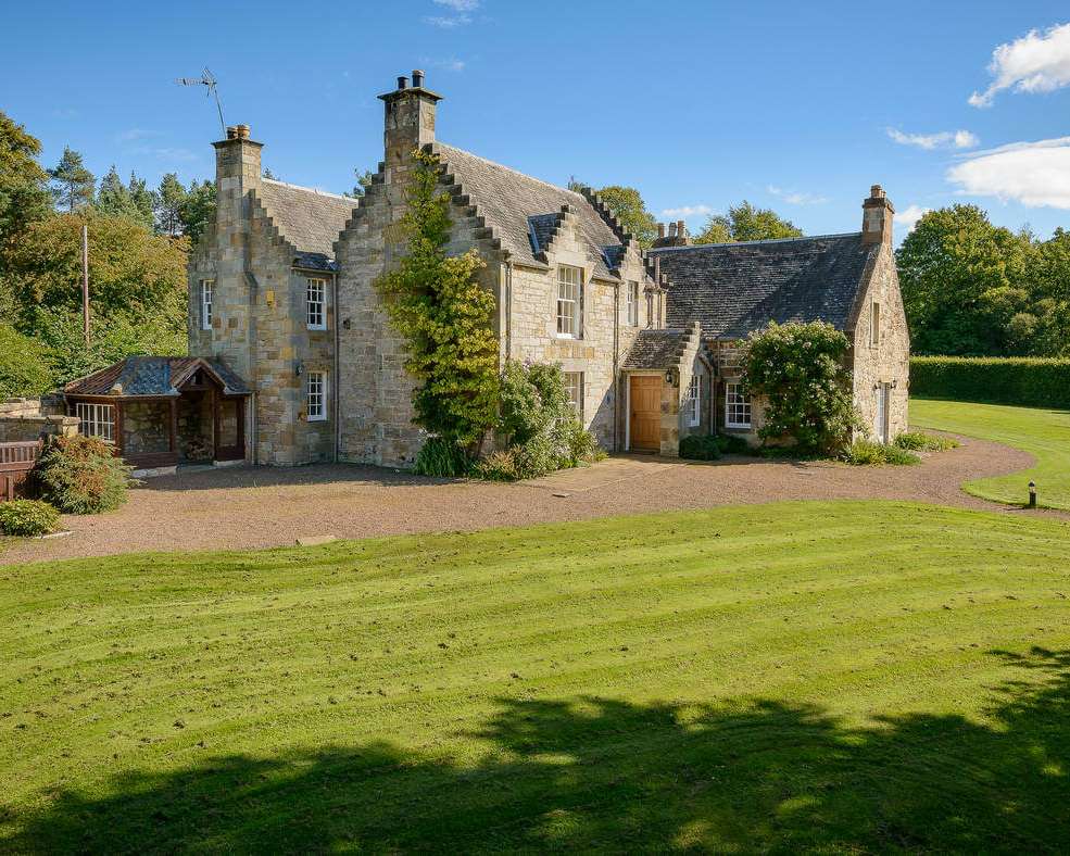 Winton Cottage - Main