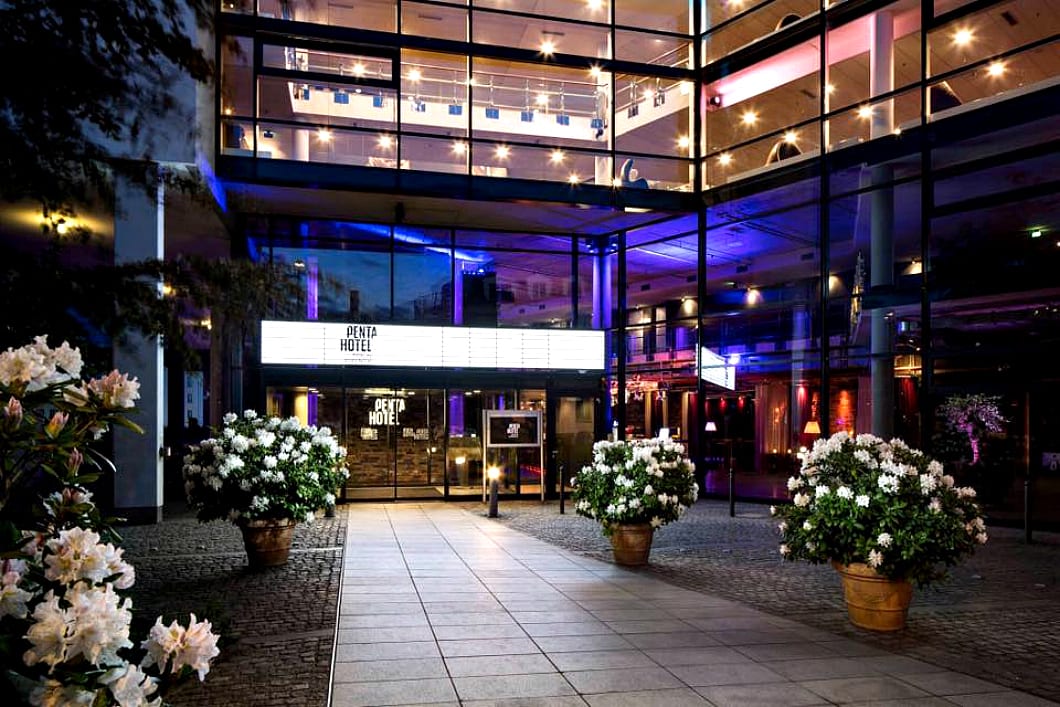 Penta Hotel Reading - exterior