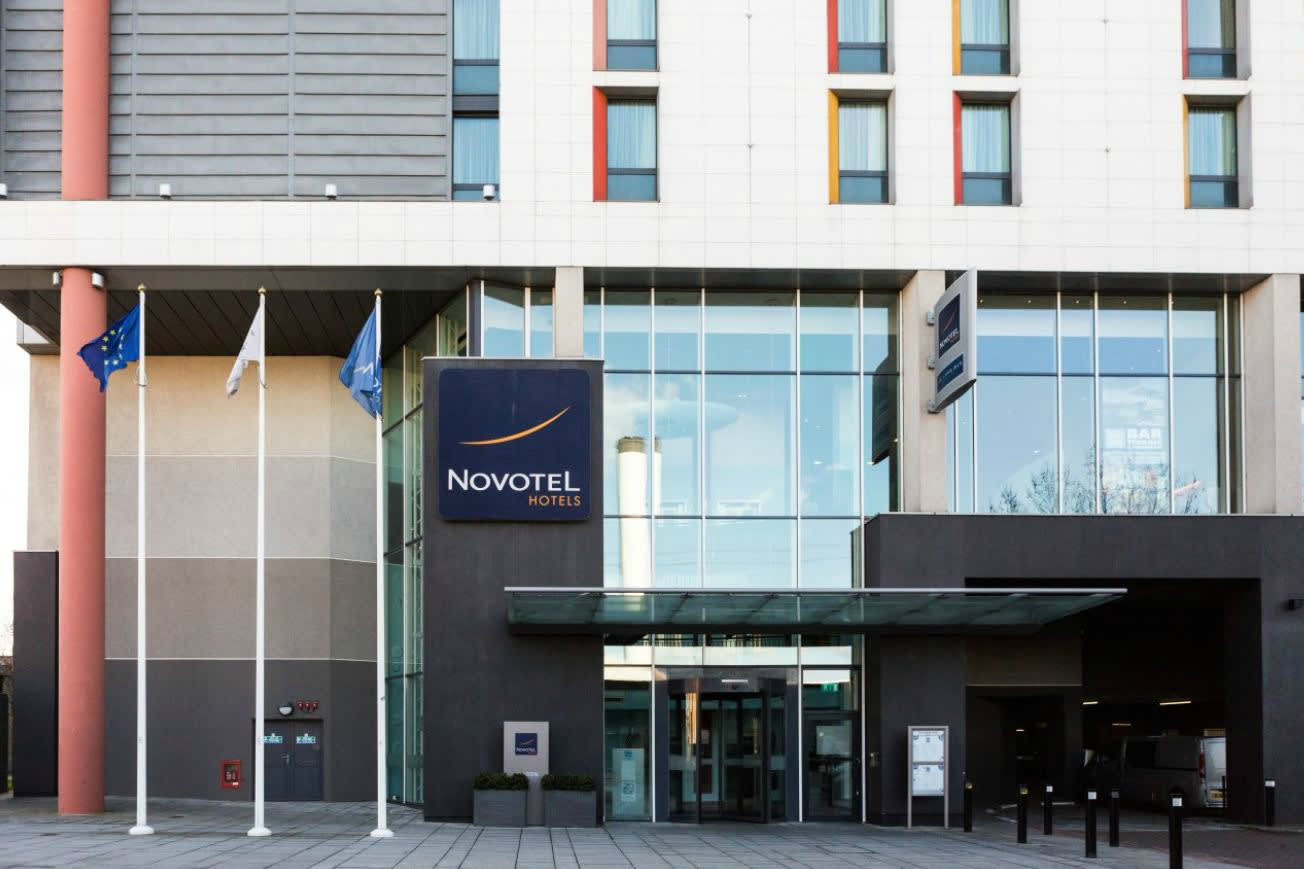 novotel london excel - exterior