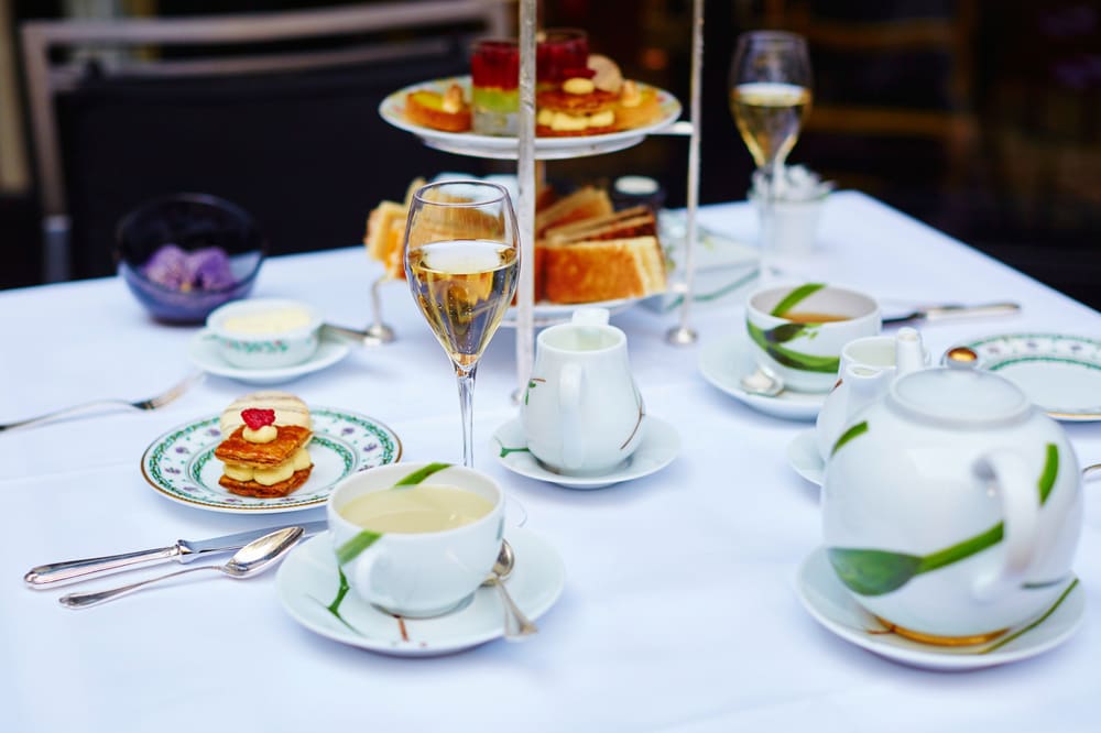 Afternoon tea & prosecco