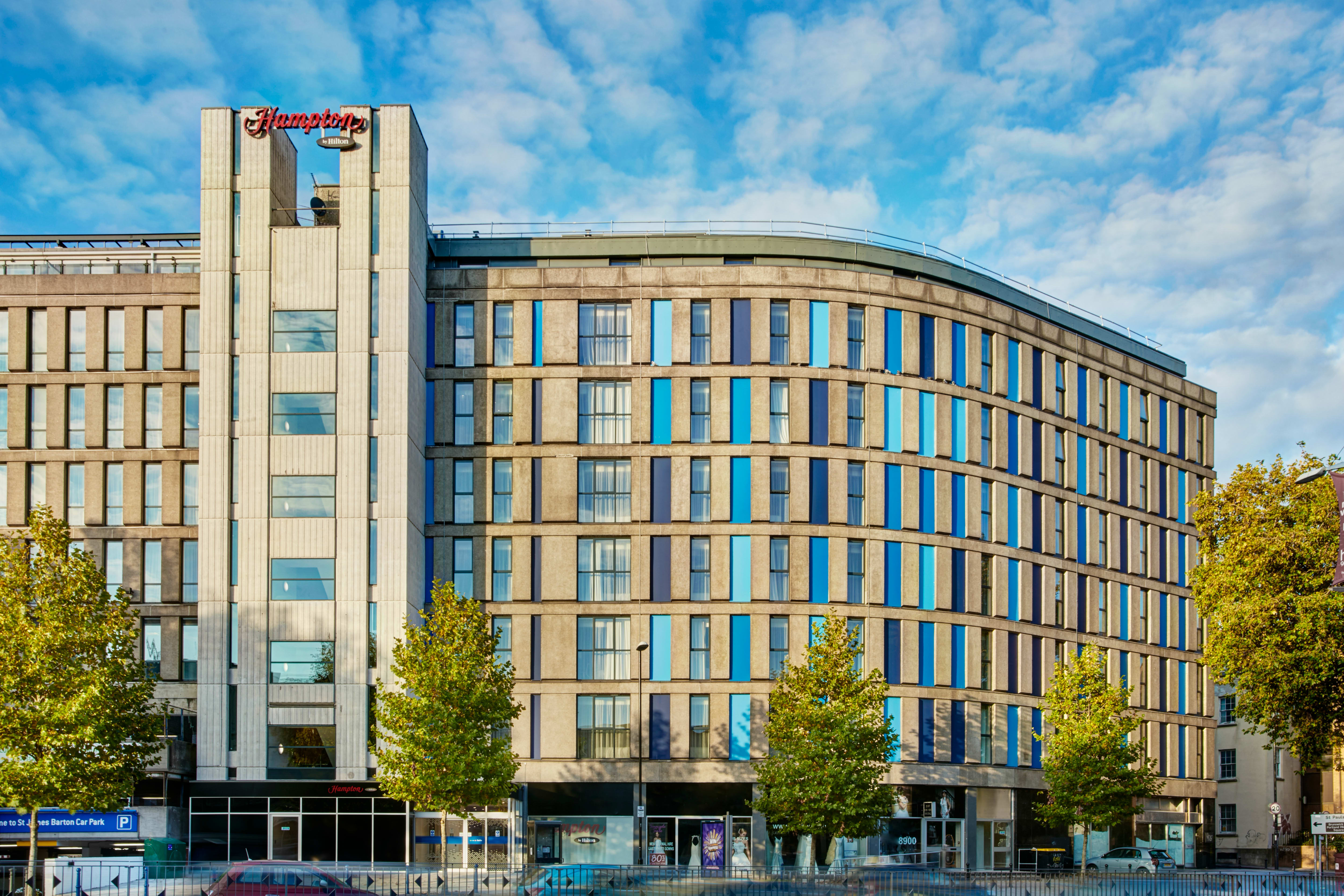 Hampton by Hiltons - Bristol - Outisude