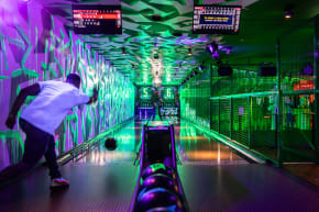 London Bowling & Drink Activity Weekend Ideas