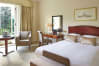Macdonalds Bath Spa - bedroom