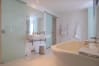 Citrus Hotel Cheltenham bathroom