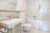 Hotel San Antonio bathroom