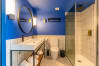 Ryans Lola - Bathroom