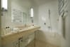 EA Hotel Julis - Bathroom