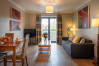 PREMIER SUITES Bristol Redcliffe - Spacious living space