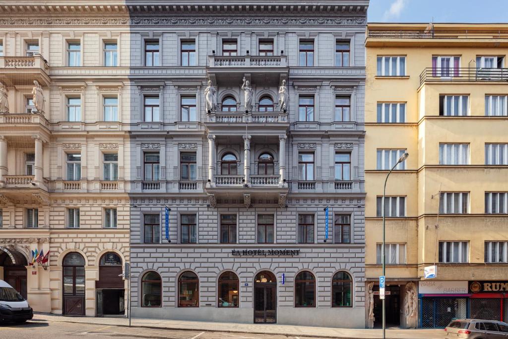 EA Hotel Moment - Front