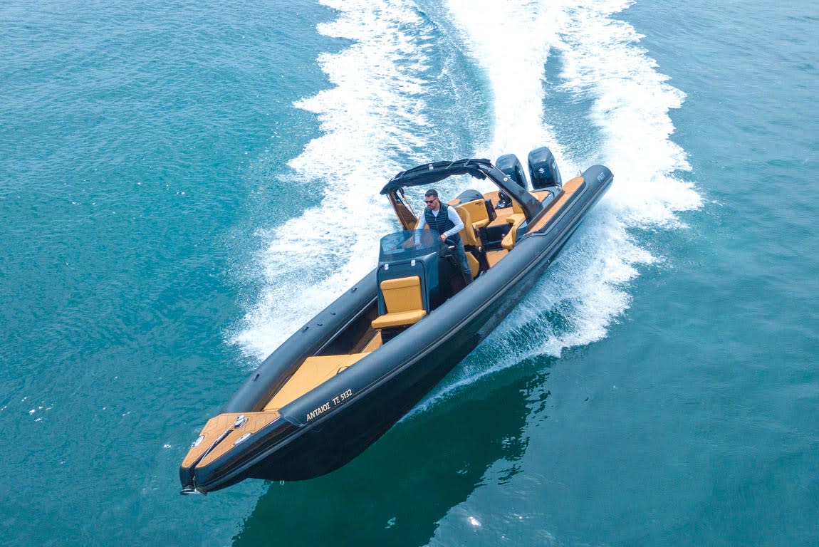 Boat Charter Anteos