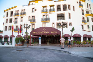 Park Plaza Suites - Marbella CHILLISAUCE