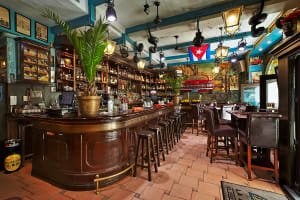 La Bodeguita Del Medio Music Bar & Restaurant - interior