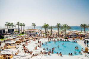 Nikki Beach Club Dubai view of pool and location