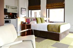roomzz manchester - bedroom