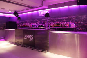 Larios Cafe - bar interior