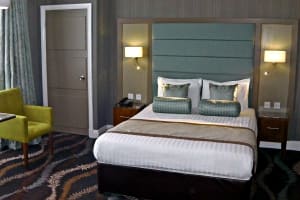 The Caledonian Hotel - Bedroom