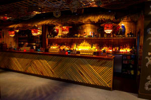 Lola Lo Reading - bar