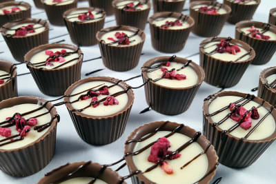 Chocolate making Drizzling