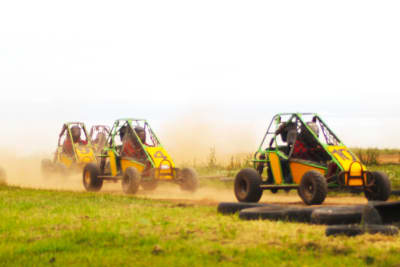 Dirt buggies racing