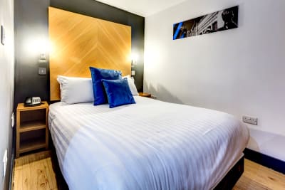 Roomzz Leeds City West - Bedroom