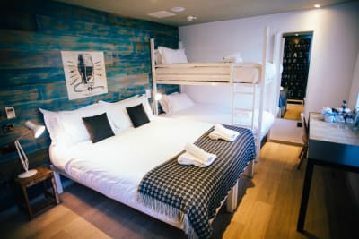 Stay Central Hotel - Double Bedroom with bunk bed