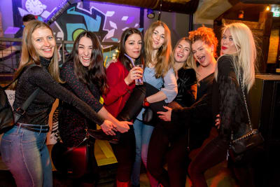 Riga Bar Crawls Hen group fun