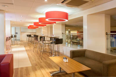 Travelodge Covent Garden - Bar cafe area